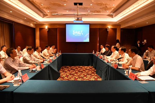 市中區(qū)政府、中國(guó)鐵塔山東省分公司、山東三箭集團(tuán)舉行項(xiàng)目合作簽約儀式